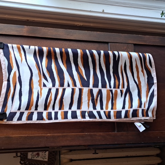 Ann Taylor size OS 25 x 25 100% silk navy blue brown and white scarf - Picture 4 of 5